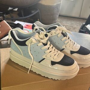 Ugg highland sneaker size 7 women never worn, in box